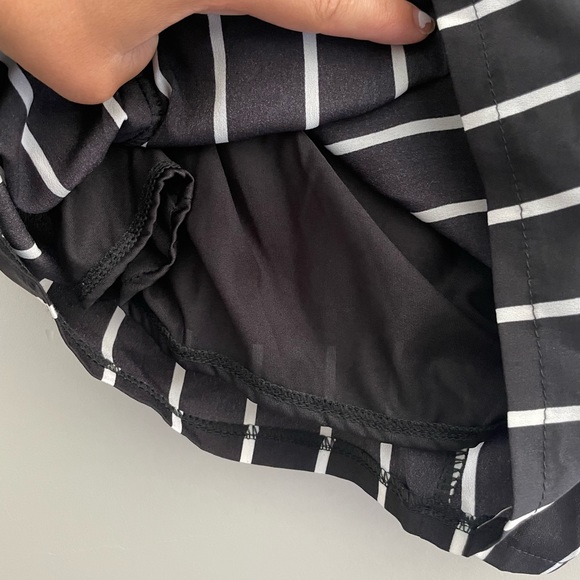 High waisted black & white stripped shorts! - Picture 4 of 4